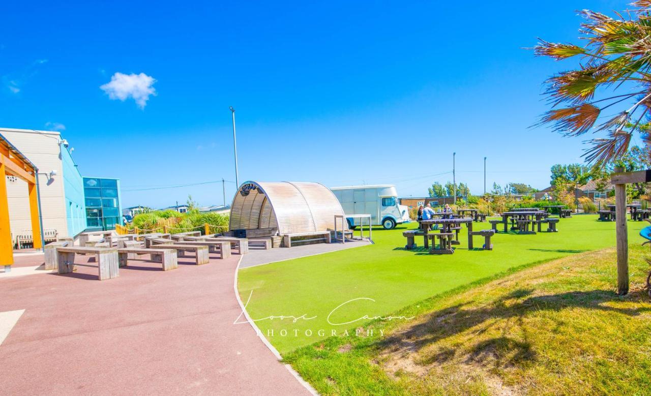 Sea 'N' Stars Platinum Plus Holiday Home With Views, Free Wifi And Netflix Camber Exterior photo