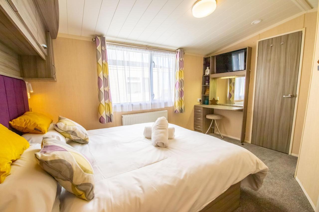 Sea 'N' Stars Platinum Plus Holiday Home With Views, Free Wifi And Netflix Camber Exterior photo